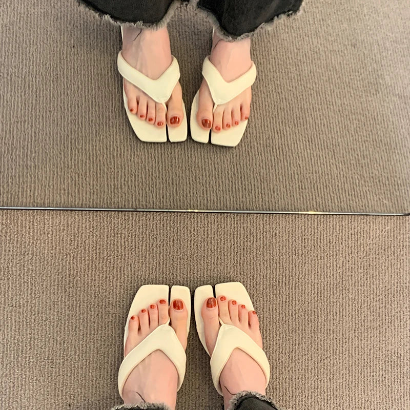 Beautiful silver thong beach sandals for women, perfect with skirts, new summer flat flip-flops for outdoor wear