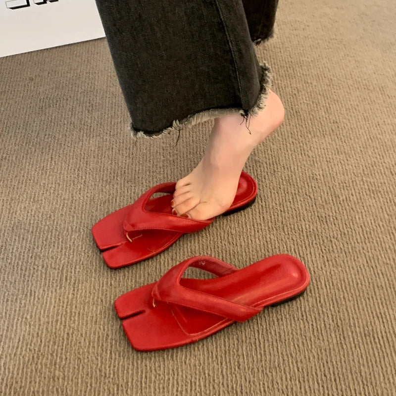 Beautiful silver thong beach sandals for women, perfect with skirts, new summer flat flip-flops for outdoor wear