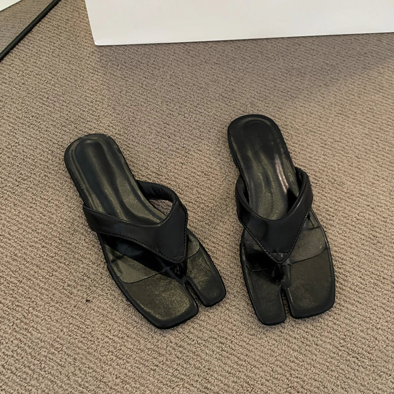 Beautiful silver thong beach sandals for women, perfect with skirts, new summer flat flip-flops for outdoor wear