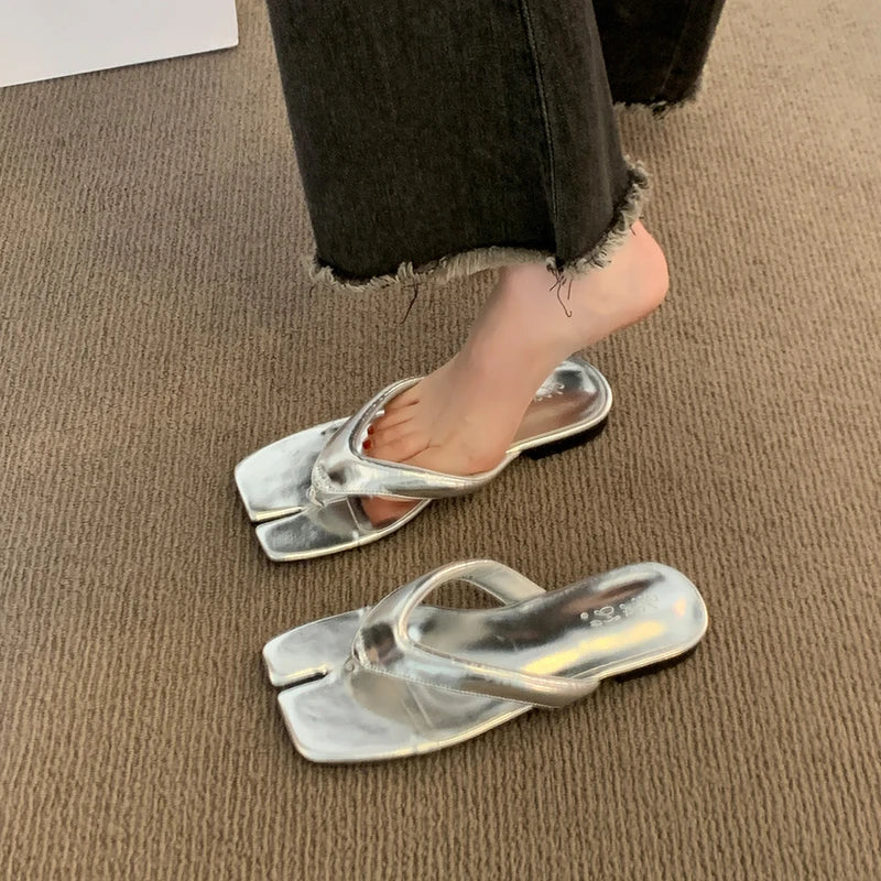 Beautiful silver thong beach sandals for women, perfect with skirts, new summer flat flip-flops for outdoor wear