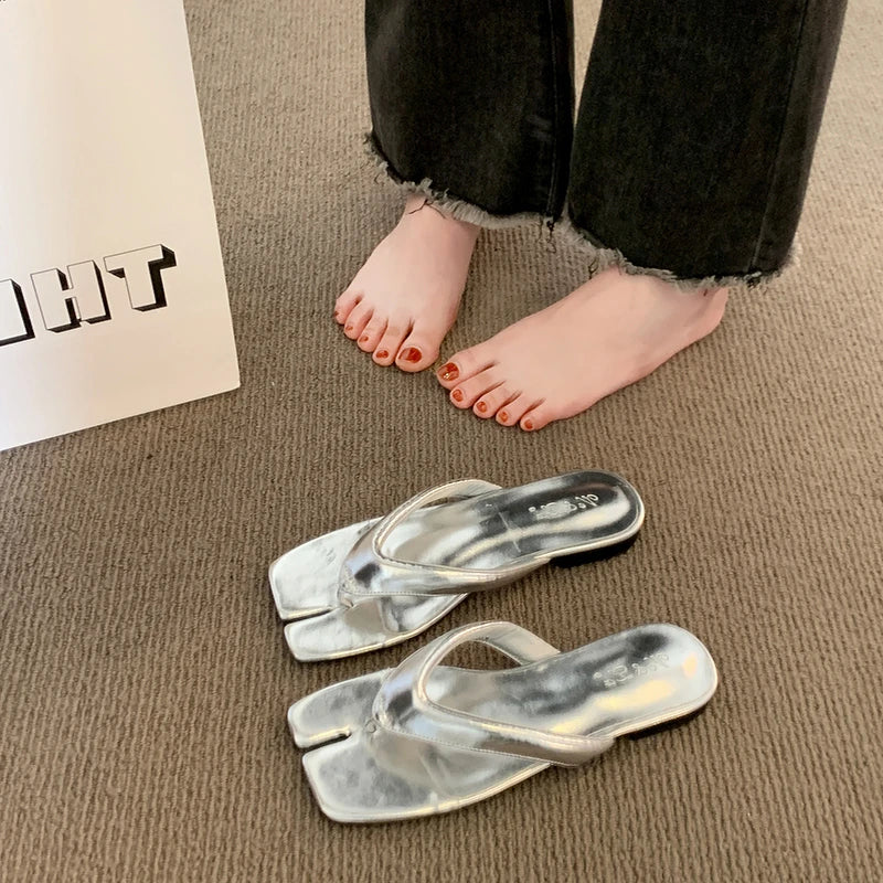 Beautiful silver thong beach sandals for women, perfect with skirts, new summer flat flip-flops for outdoor wear