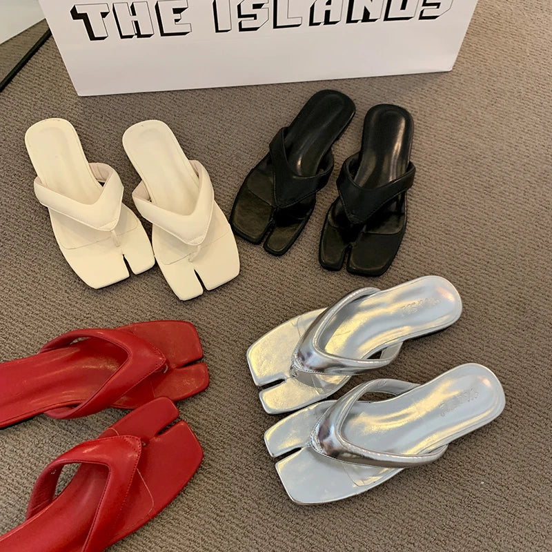 Beautiful silver thong beach sandals for women, perfect with skirts, new summer flat flip-flops for outdoor wear
