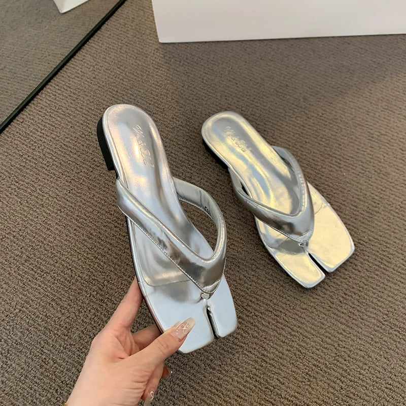 Beautiful silver thong beach sandals for women, perfect with skirts, new summer flat flip-flops for outdoor wear