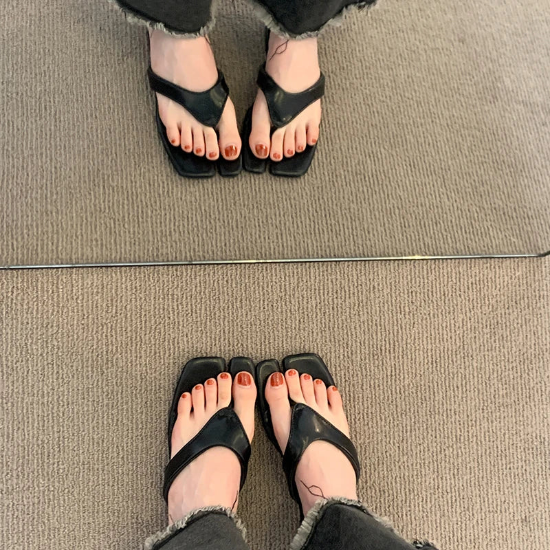 Beautiful silver thong beach sandals for women, perfect with skirts, new summer flat flip-flops for outdoor wear