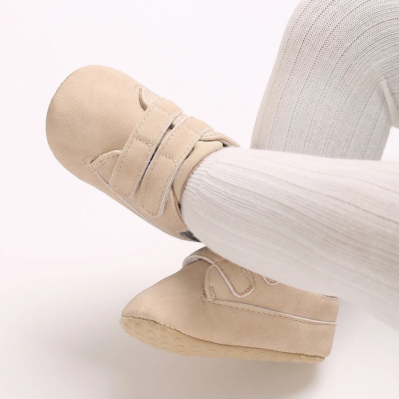 Newborn Baby Shoes Classic Leather Soft Soles Non Slip Toddler Walking Shoes for Boys and Girls 0-18M First Step Walking Shoes