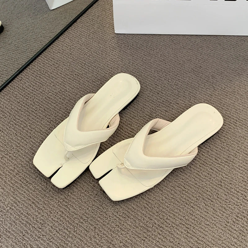 Beautiful silver thong beach sandals for women, perfect with skirts, new summer flat flip-flops for outdoor wear