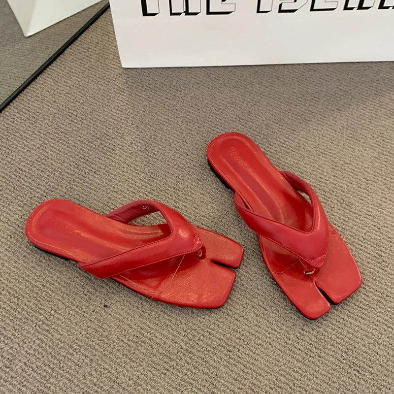 Beautiful silver thong beach sandals for women, perfect with skirts, new summer flat flip-flops for outdoor wear
