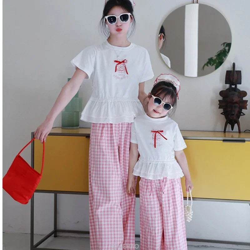 2025 Mother Daughter Matching Outfits Pink White Checkered Pants Tshirt Set Summer Casual Family Clothes Vacation Suits Mom