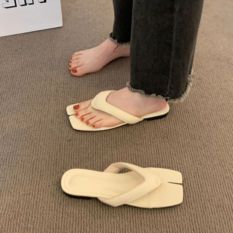 Beautiful silver thong beach sandals for women, perfect with skirts, new summer flat flip-flops for outdoor wear