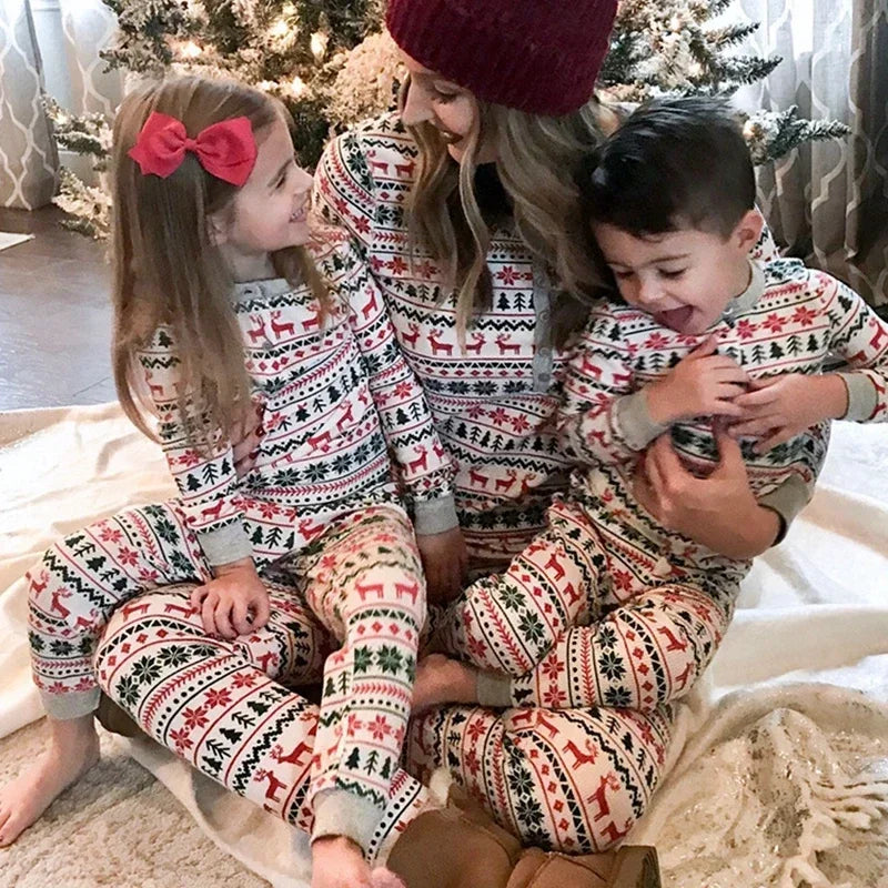 Family Christmas Pajamas Set Allover Print Sleepwear Full Sleeve O Neck 2 Pieces Suit Mom Dad Kids Matching Clothes Xmas Look