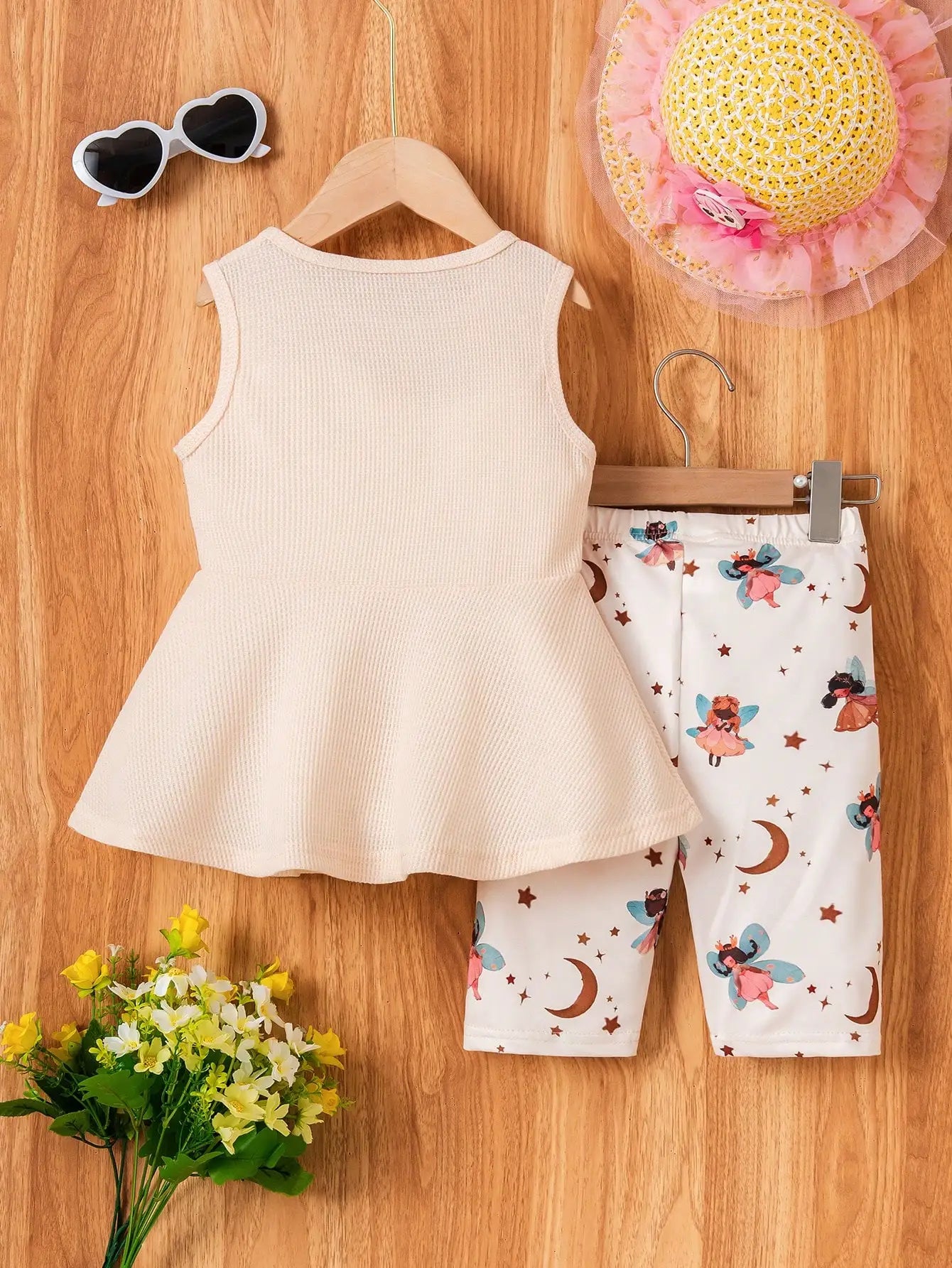 (153) Little Girls' Casual Summer Outfit - Sleeveless Top Set with Fairy and Moon Patterns Paired with Cute Shorts, Two-Piece Set, Comfortable and Cool for Everyday Wear, Made of Breathable and Comfortable Fabric, Suitable fo