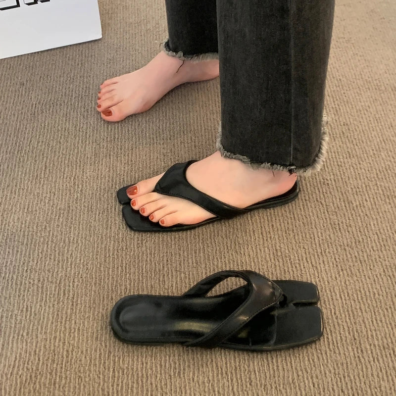 Beautiful silver thong beach sandals for women, perfect with skirts, new summer flat flip-flops for outdoor wear