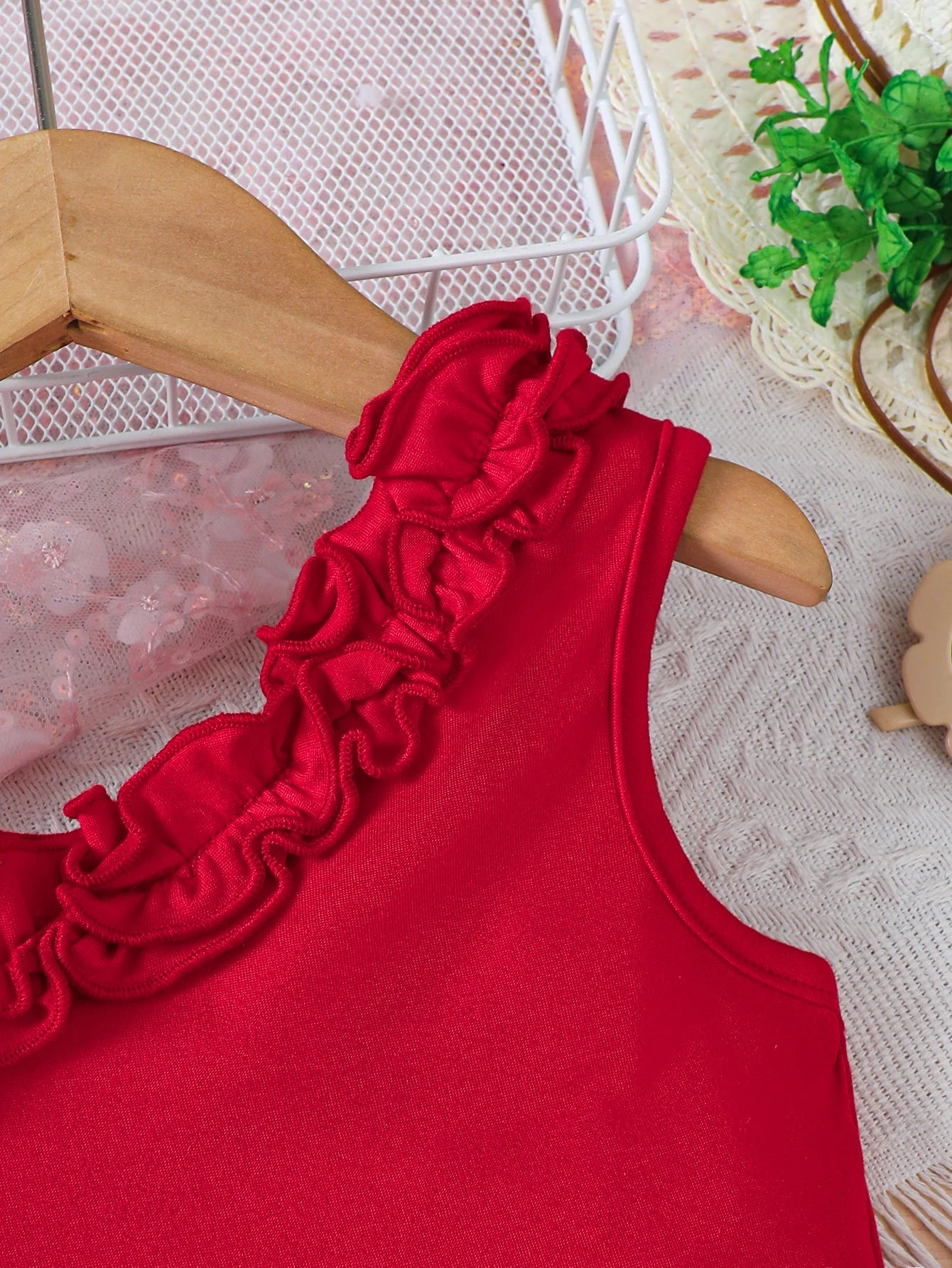 Baby clothing Baby girls Ruffle Sleeveless Top Bow and Strawberry Print Skirt Fashionable Set for 0-3 Year Toddler Baby Girls