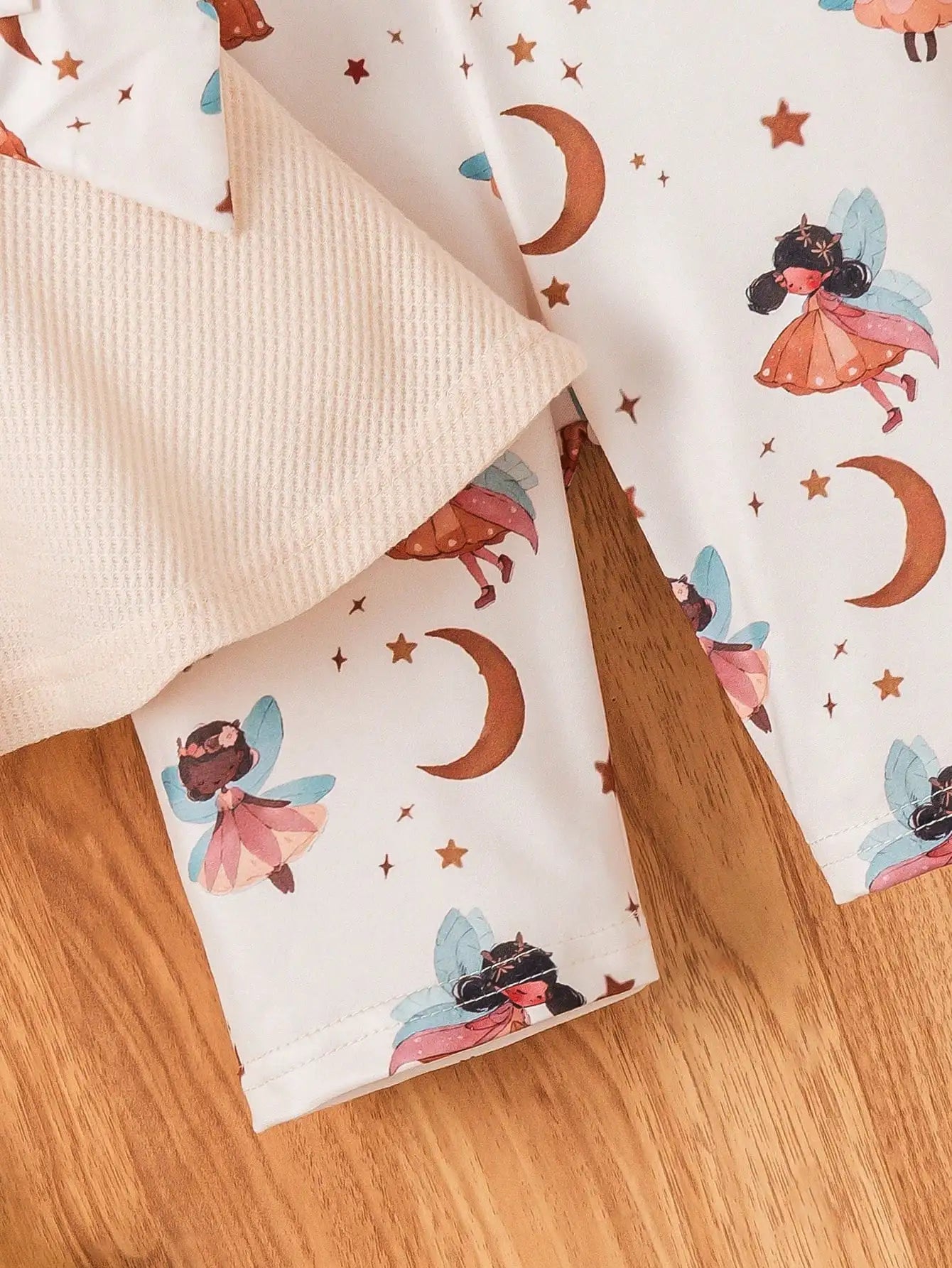 (153) Little Girls' Casual Summer Outfit - Sleeveless Top Set with Fairy and Moon Patterns Paired with Cute Shorts, Two-Piece Set, Comfortable and Cool for Everyday Wear, Made of Breathable and Comfortable Fabric, Suitable fo