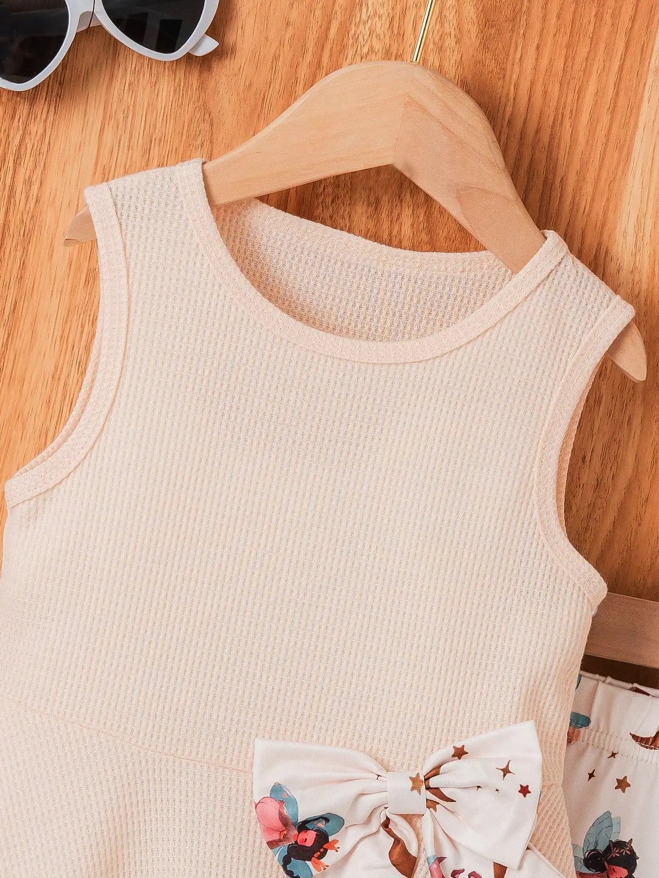(153) Little Girls' Casual Summer Outfit - Sleeveless Top Set with Fairy and Moon Patterns Paired with Cute Shorts, Two-Piece Set, Comfortable and Cool for Everyday Wear, Made of Breathable and Comfortable Fabric, Suitable fo