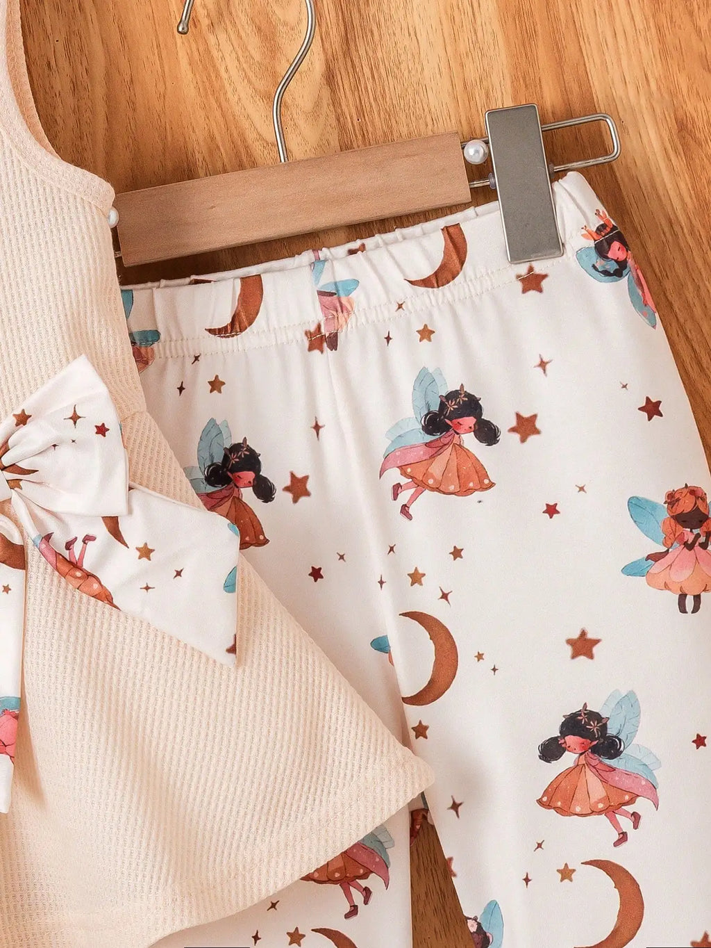 (153) Little Girls' Casual Summer Outfit - Sleeveless Top Set with Fairy and Moon Patterns Paired with Cute Shorts, Two-Piece Set, Comfortable and Cool for Everyday Wear, Made of Breathable and Comfortable Fabric, Suitable fo