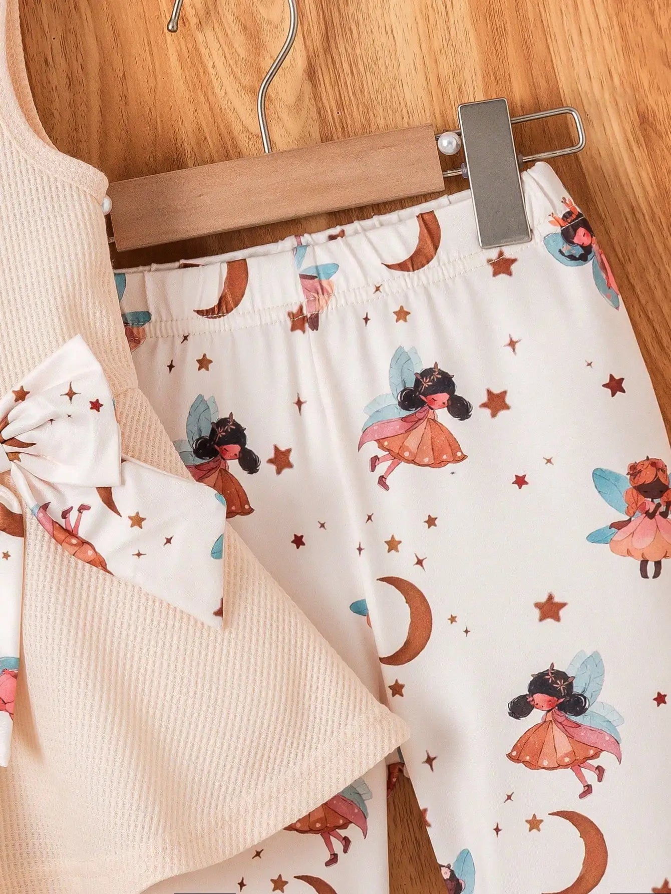 (153) Little Girls' Casual Summer Outfit - Sleeveless Top Set with Fairy and Moon Patterns Paired with Cute Shorts, Two-Piece Set, Comfortable and Cool for Everyday Wear, Made of Breathable and Comfortable Fabric, Suitable fo