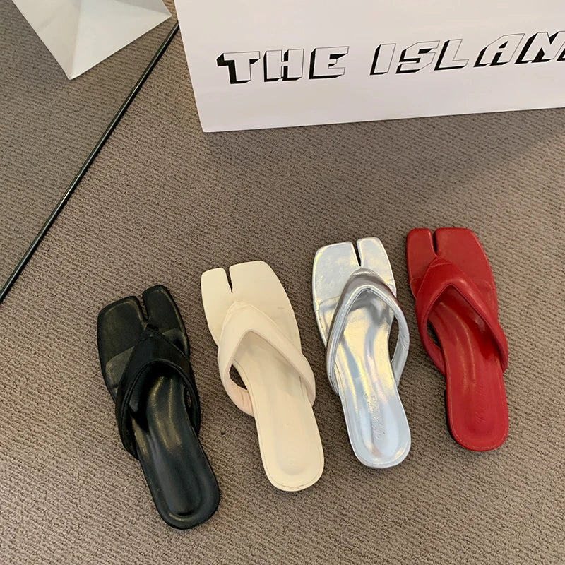 Beautiful silver thong beach sandals for women, perfect with skirts, new summer flat flip-flops for outdoor wear
