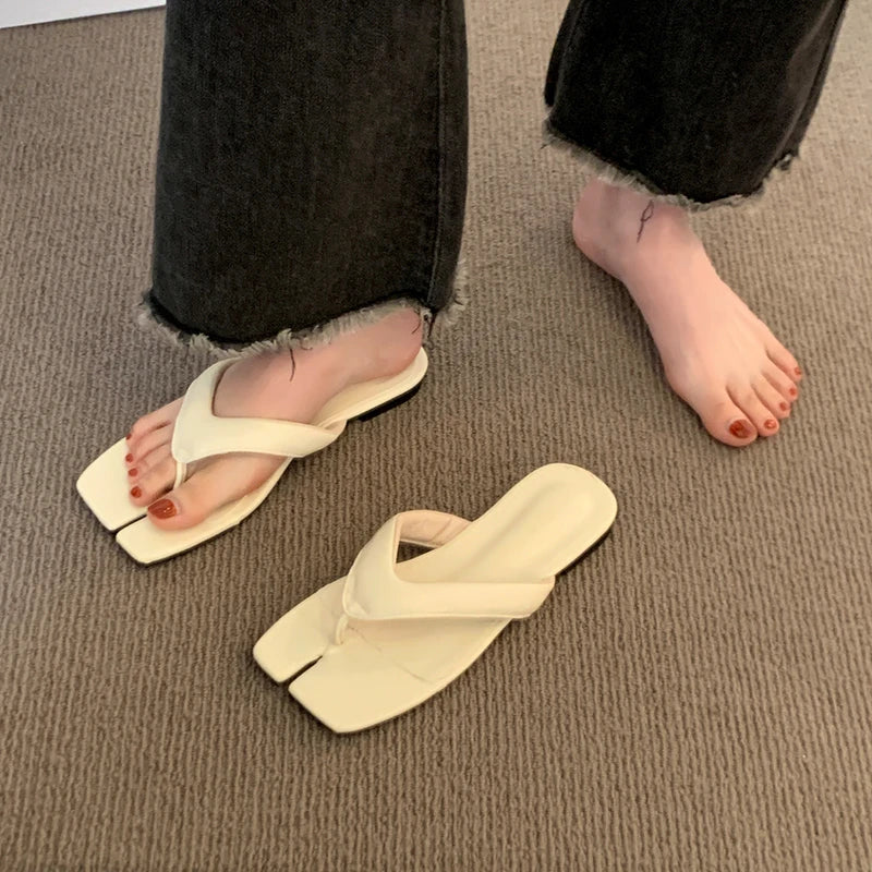 Beautiful silver thong beach sandals for women, perfect with skirts, new summer flat flip-flops for outdoor wear