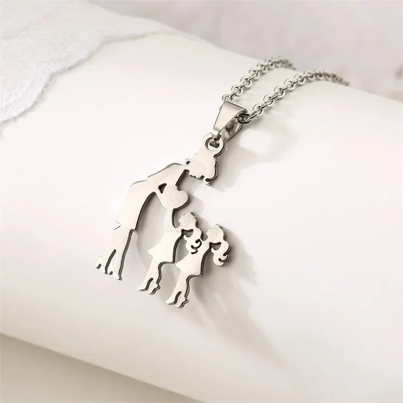 Mom and Daughter Son Silver Color Stainless Steel Chokers Necklaces for Women New Cute Romantic Heart Jewelry Mother's Day Gift