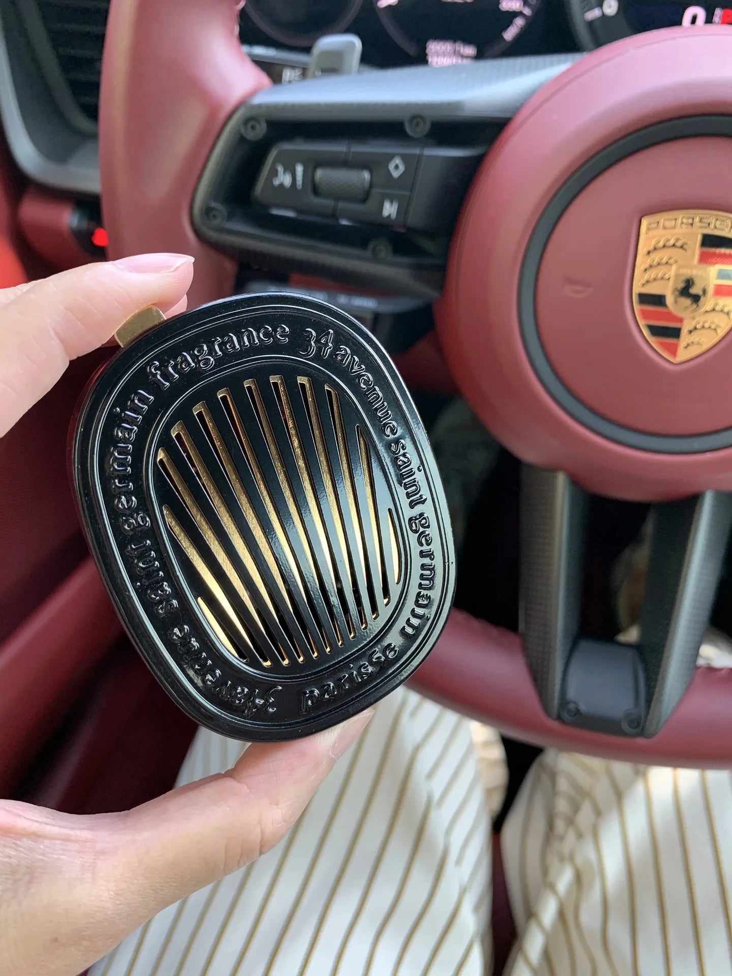 Smell Perfume Hanging Pendant Good Smell Car Fragrance Diffuser Scent Home Room Office Air Freshener Decor