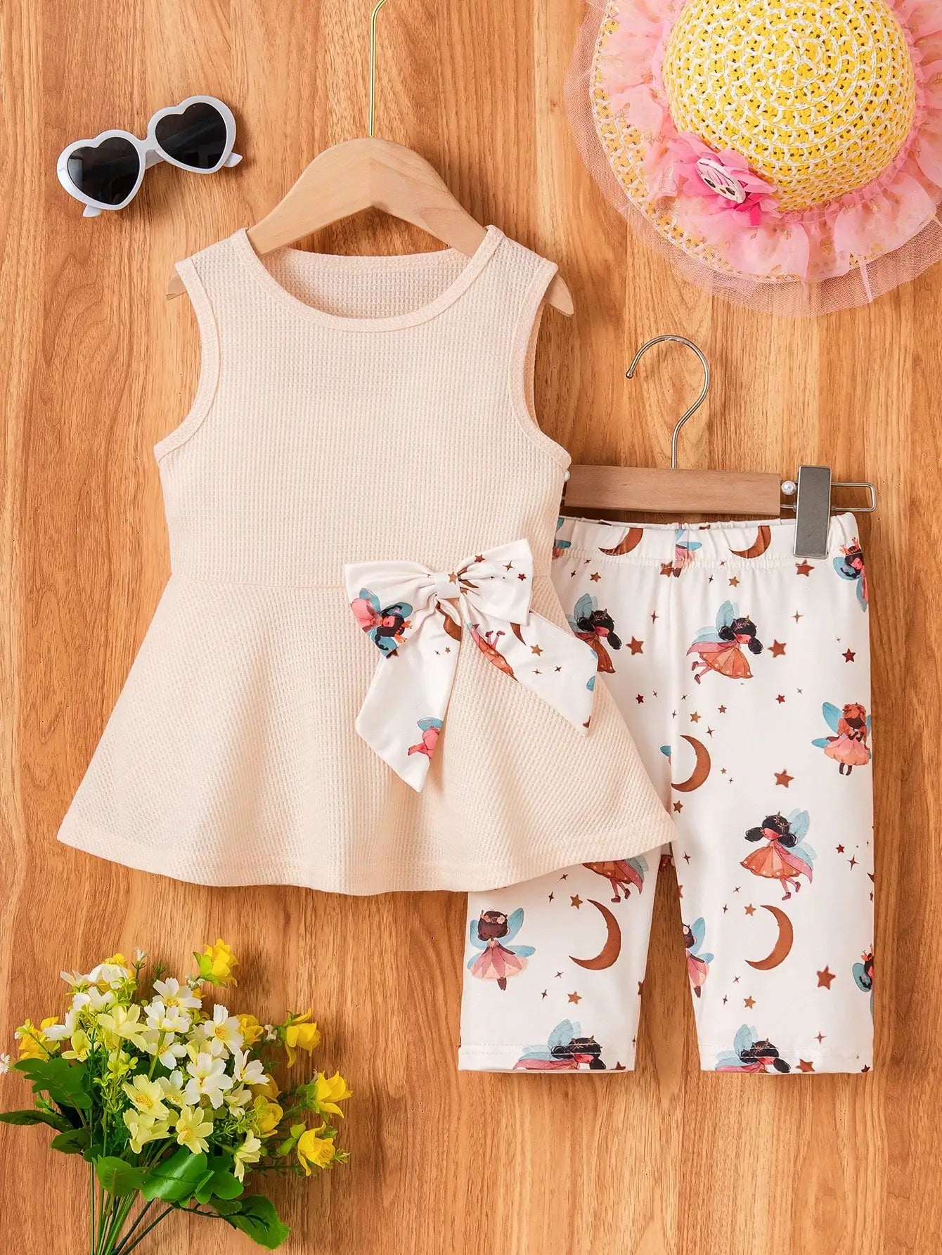 (153) Little Girls' Casual Summer Outfit - Sleeveless Top Set with Fairy and Moon Patterns Paired with Cute Shorts, Two-Piece Set, Comfortable and Cool for Everyday Wear, Made of Breathable and Comfortable Fabric, Suitable fo
